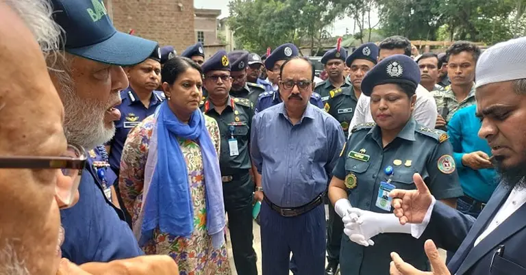 ক্ষতিগ্রস্ত জেলা কারাগার পরিদর্শনে দুই উপদেষ্টা